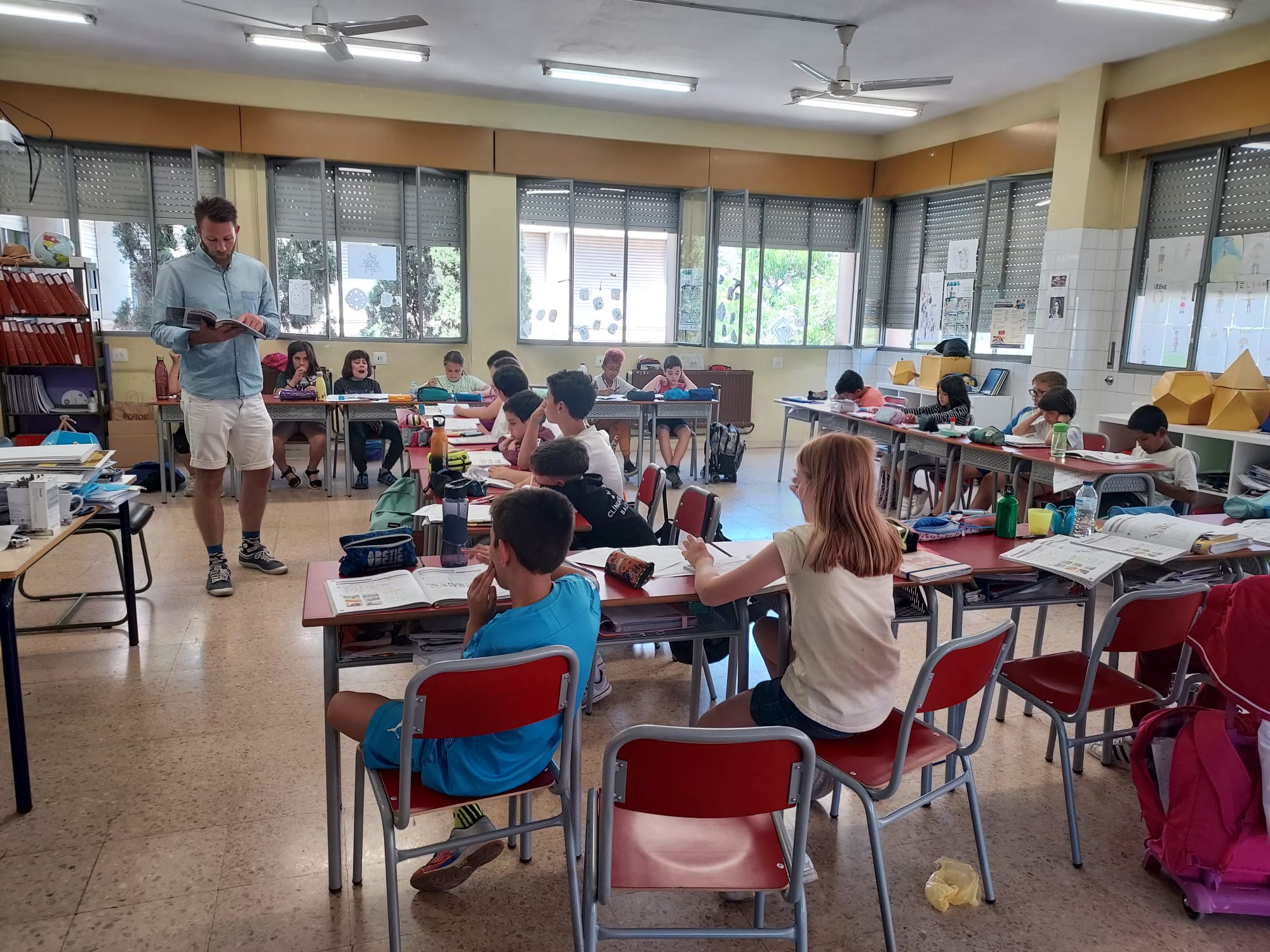 Alumnos del colegio "8 de març"