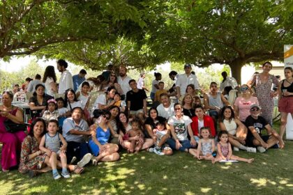 Voluntarios de A+Familias apoyando a familias vulnerables en Madrid
