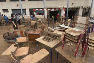 Estudiantes de ESO recibiendo formación sobre actuación ante catástrofes y apoyo psicológico